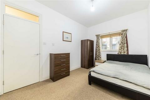 2 bedroom flat to rent, Millennium Square, London SE1