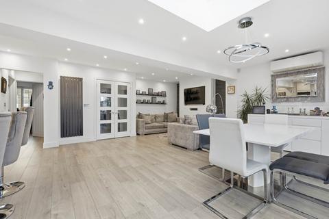 Lullington Garth, Borehamwood
