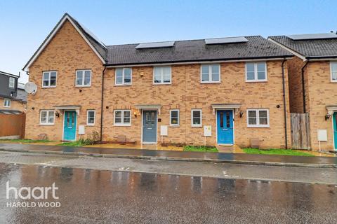 3 bedroom terraced house for sale, Sudbury Close, Harold Hill