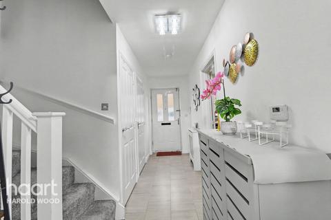 3 bedroom terraced house for sale, Sudbury Close, Harold Hill