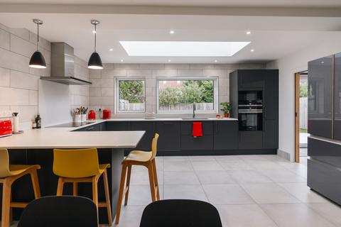 5 bedroom detached house for sale, Southernhay Close, Stoneygate, LE2
