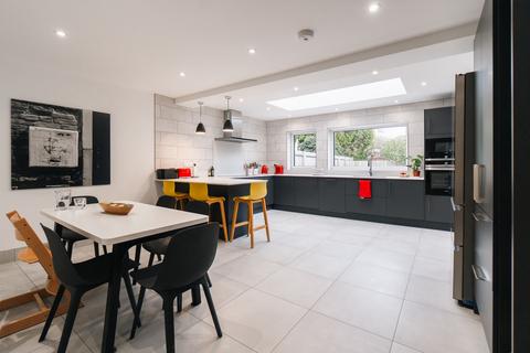 5 bedroom detached house for sale, Southernhay Close, Stoneygate, LE2