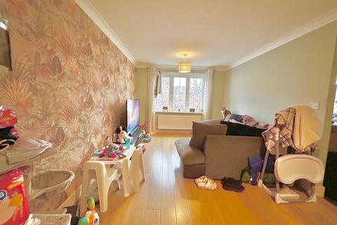 2 bedroom flat for sale, Brentwood Grove, Leigh