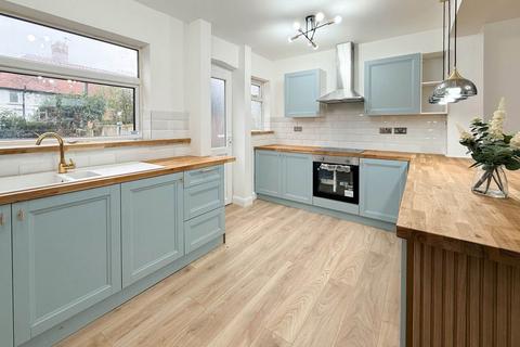 3 bedroom semi-detached house to rent, Manton Crescent, Beeston