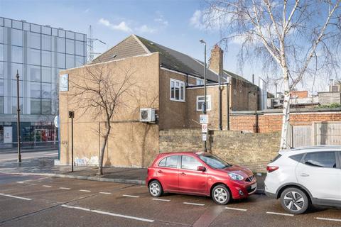 2 bedroom flat to rent, Christchurch Road, Colliers Wood SW19