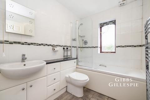 3 bedroom terraced house to rent, Clovelly Close, Pinner, HA5
