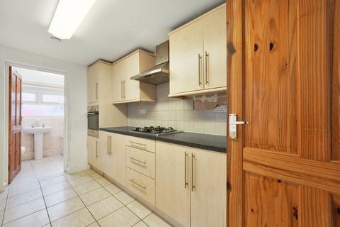 3 bedroom terraced house for sale, Sutherland Road, London