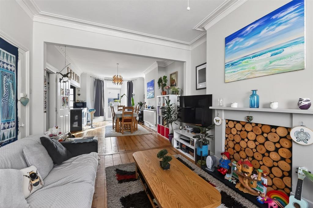 Lounge &amp; Dining Room
