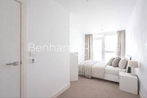 2 bedroom apartment to rent, Cable Walk, London, SE10