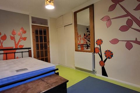 undefined, Queen's Park Court, Edinburgh EH8