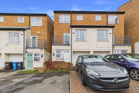 undefined, Kenninghall View. Sheffield, S2 3WX