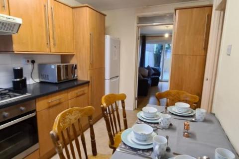 4 bedroom house share to rent, Kemsing Gardens