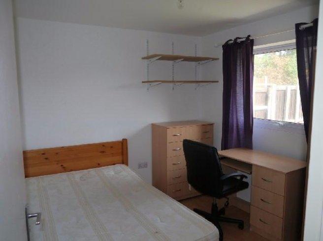 Ulcombe-gardens-ct2-7qz-1040527