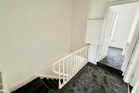 3 bedroom flat to rent, Portland Street, Pelaw, Gateshead