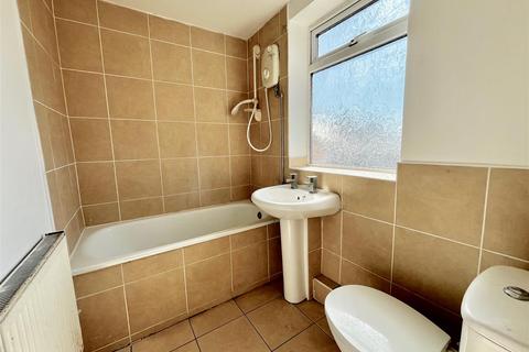 3 bedroom flat to rent, Portland Street, Pelaw, Gateshead