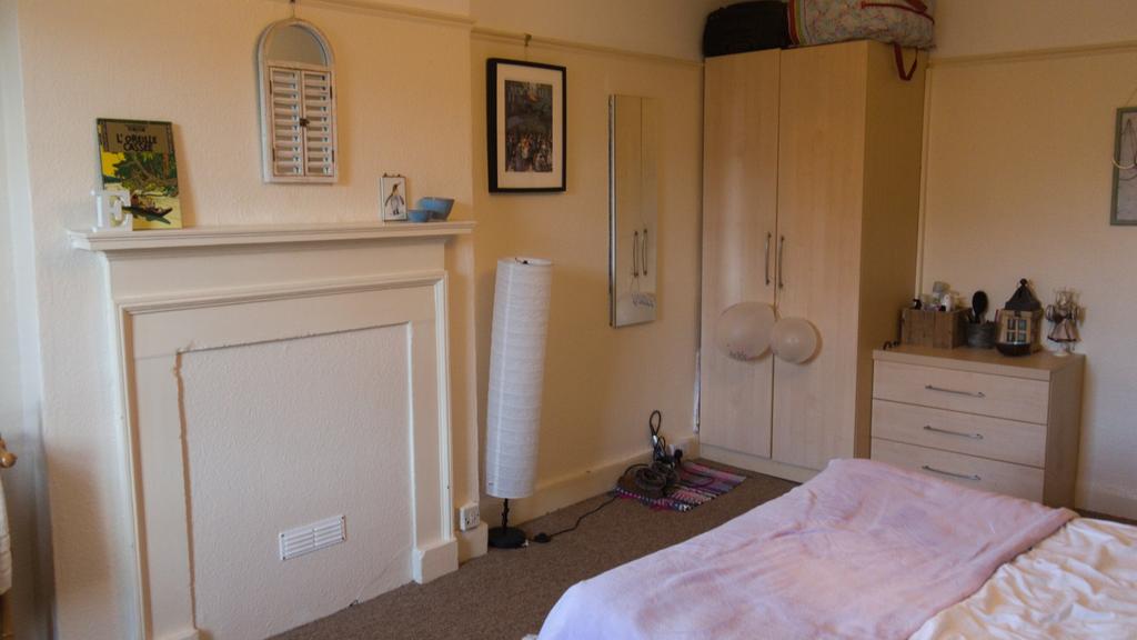 A cozy and inviting double bedroom featuring a ...