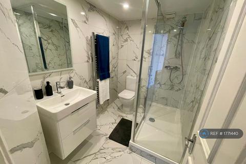 3 bedroom flat to rent, Exide House, London, WC2H