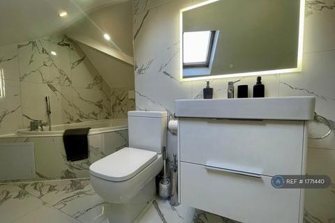 3 bedroom flat to rent, Exide House, London, WC2H