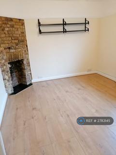 2 bedroom maisonette to rent, The Maisonettes, Sutton, SM1