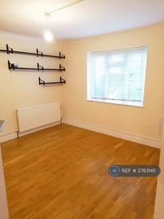 2 bedroom maisonette to rent, The Maisonettes, Sutton, SM1