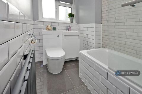 2 bedroom maisonette to rent, The Maisonettes, Sutton, SM1