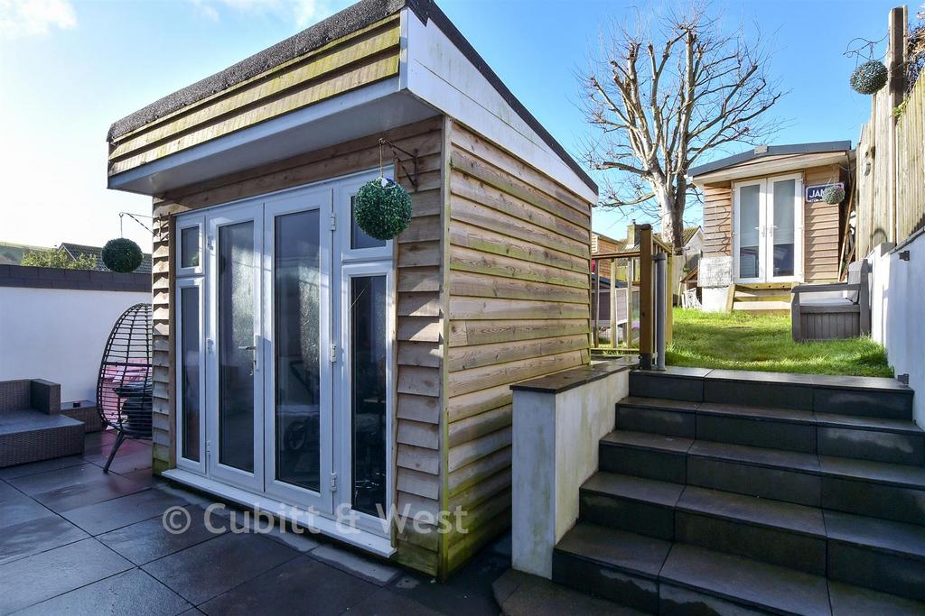 Workshop/Outbuildings