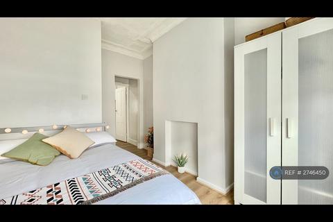 1 bedroom flat to rent, Aston Road, Leeds, LS13
