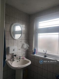 1 bedroom in a house share to rent, Hertford Road, Ilford, IG2