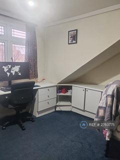 1 bedroom in a house share to rent, Hertford Road, Ilford, IG2