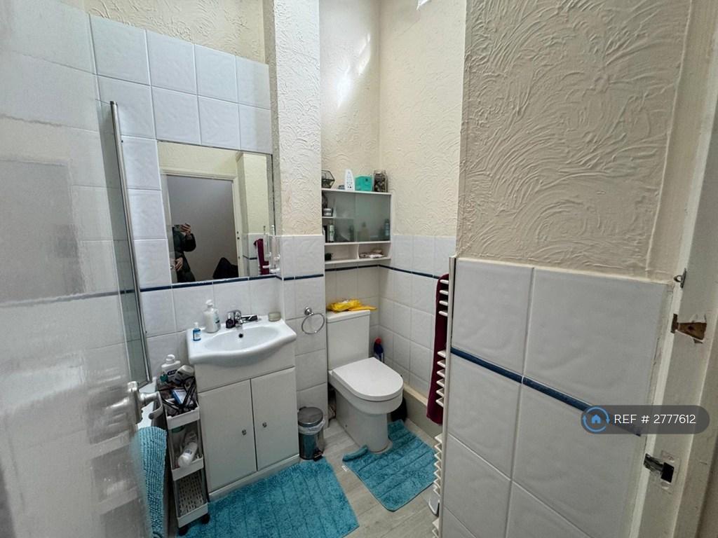 Upstairs Bathroom With Shower Over Bath