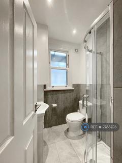 1 bedroom in a flat share to rent, Garratt Lane, Tooting Broadway, SW17