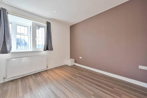 2 bedroom flat to rent, The Triangle, Kingston, Kingston upon Thames, KT1