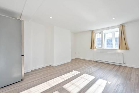 2 bedroom flat to rent, The Triangle, Kingston, Kingston upon Thames, KT1