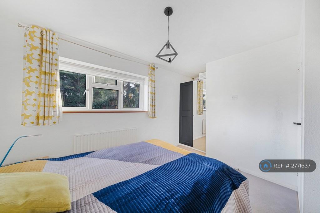 Master Bedroom Towards Wardrobe