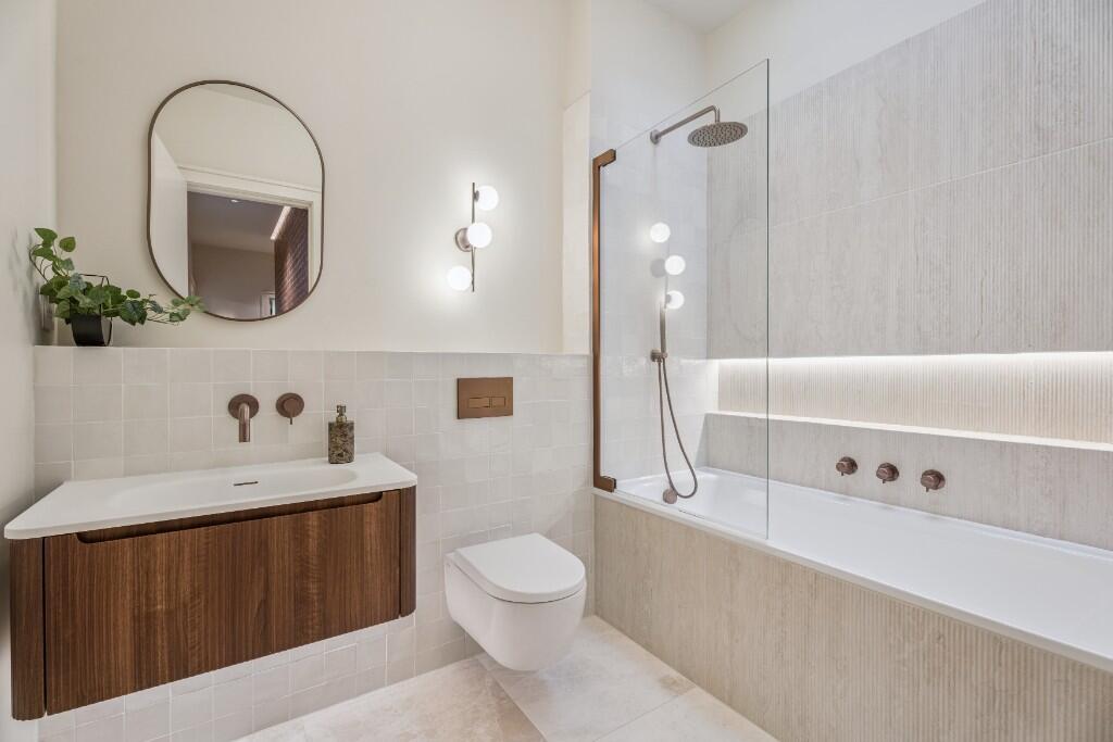 Family bathroom.jpeg