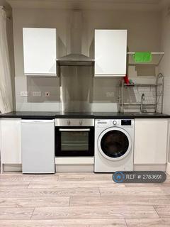 Studio to rent, Yonge Park, London, N4