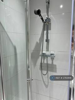 Studio to rent, Yonge Park, London, N4