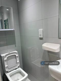 Studio to rent, Yonge Park, London, N4