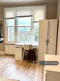 Studio to rent, Yonge Park, London, N4