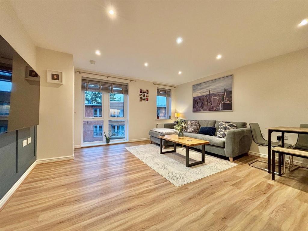 Sitting / dining room
