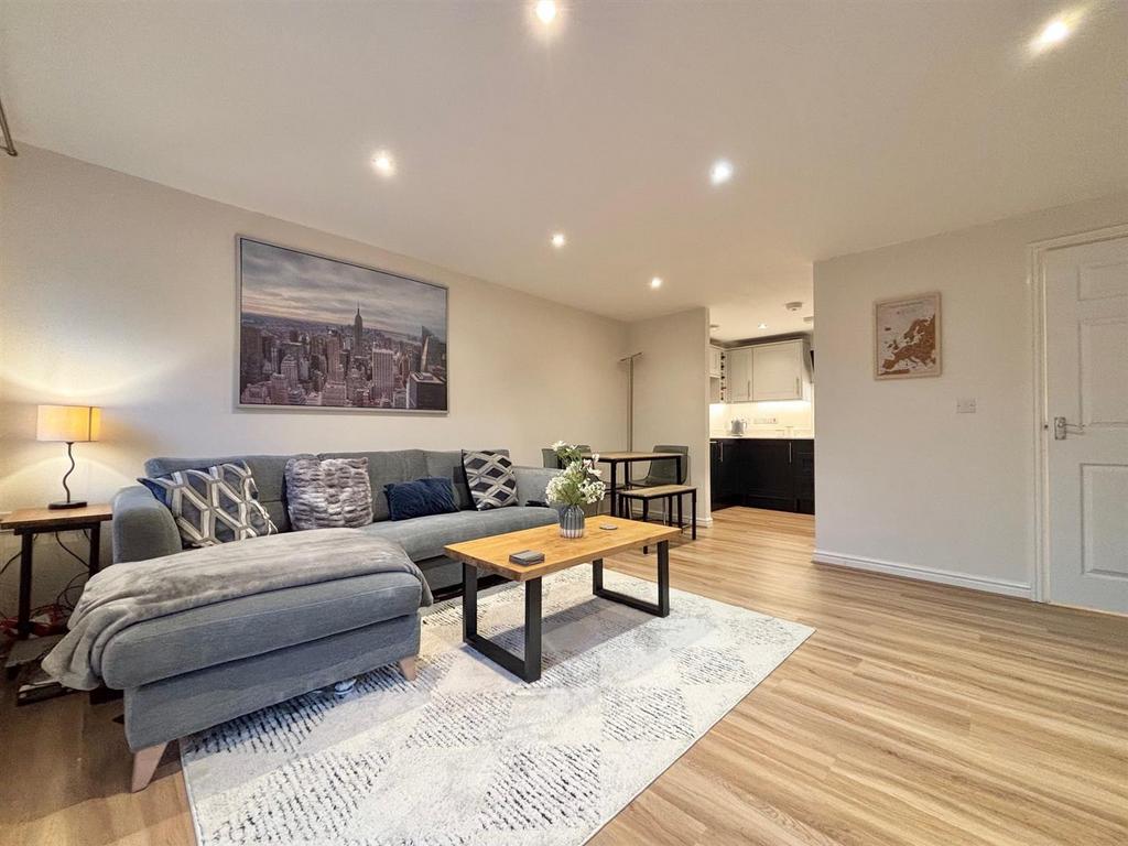 Sitting / dining room