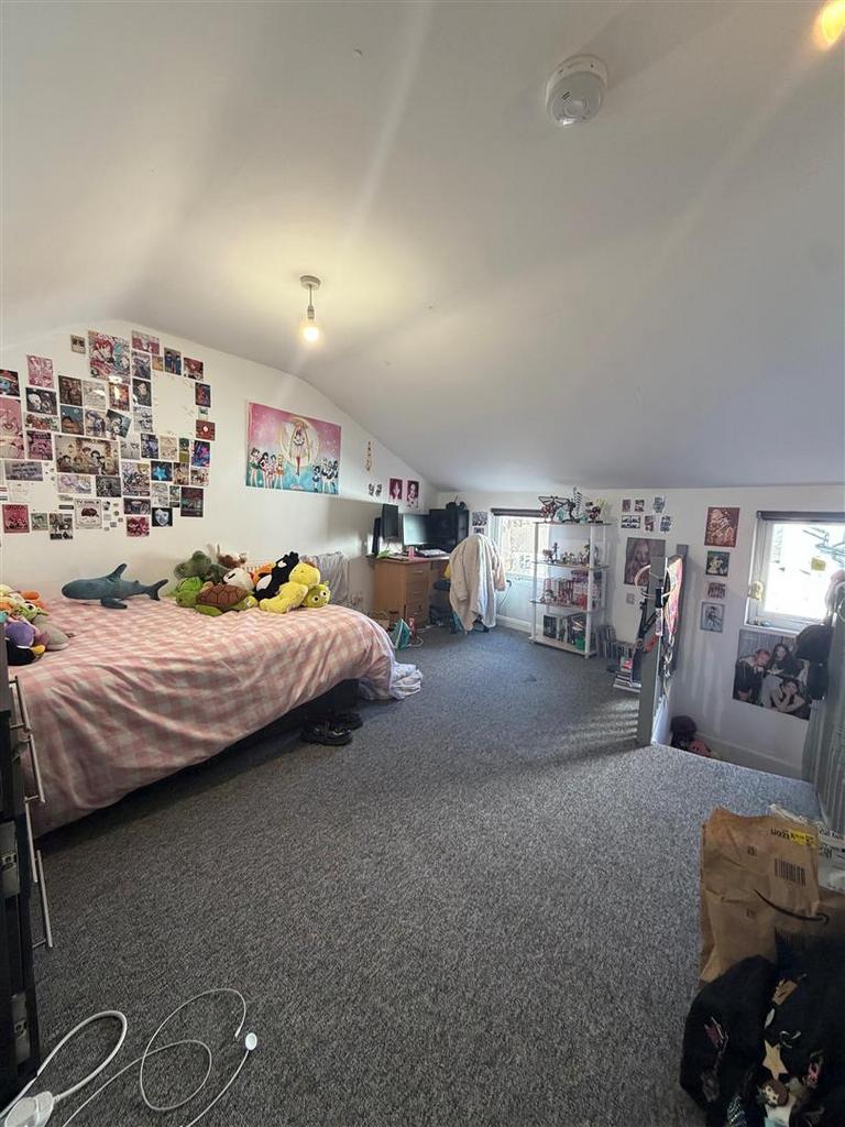 Bed 1.jpg