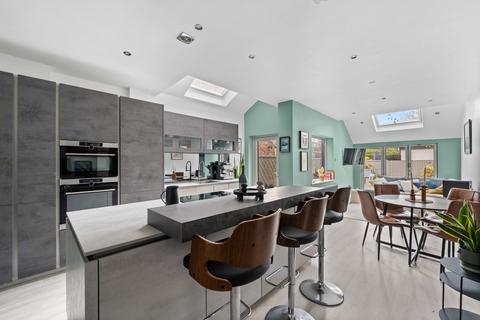 4 bedroom terraced house for sale, Poplar Grove, Sale