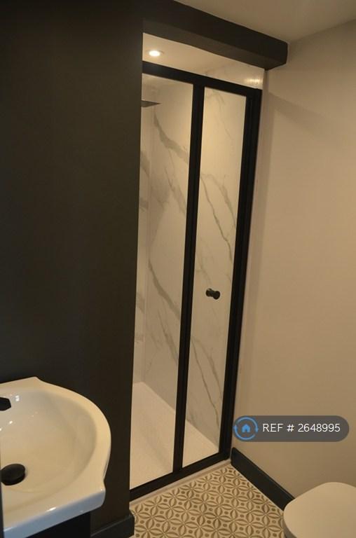 Room 5 Bathroom