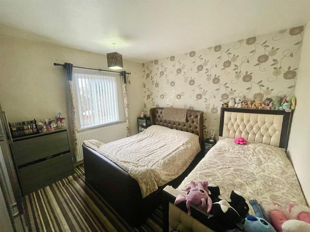 Bedroom 1.jpg