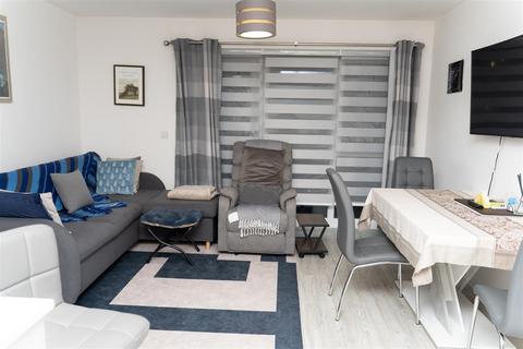 2 bedroom flat for sale, Holmesley Road, Borehamwood