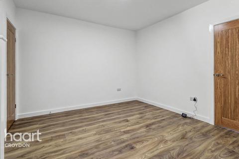 3 bedroom end of terrace house to rent, Bishops Road, CROYDON
