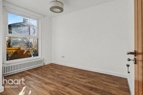 3 bedroom end of terrace house to rent, Bishops Road, CROYDON