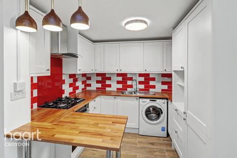 3 bedroom end of terrace house to rent, Bishops Road, CROYDON