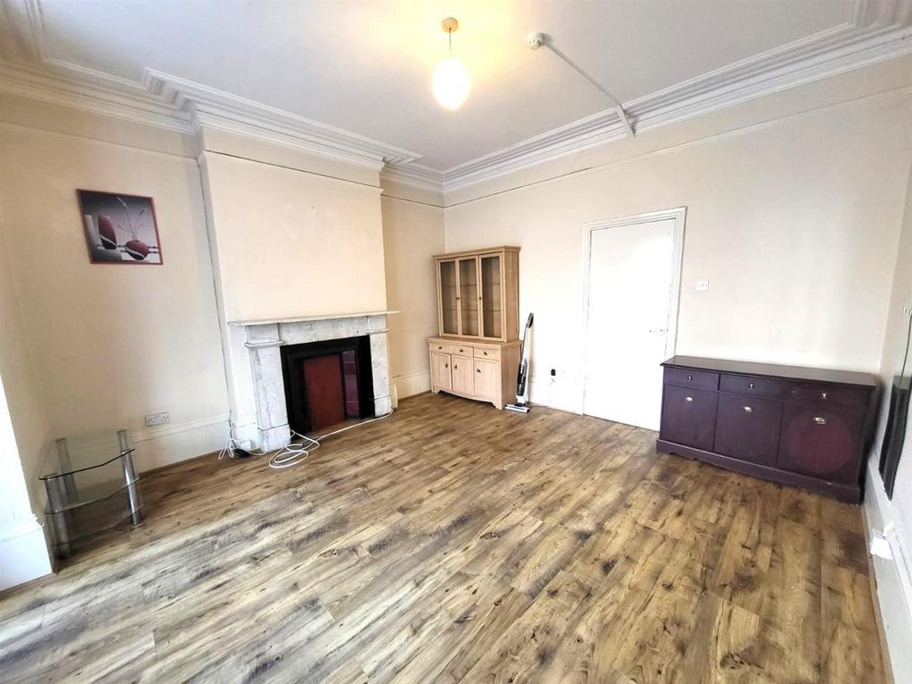 Sitting Room Pic 3